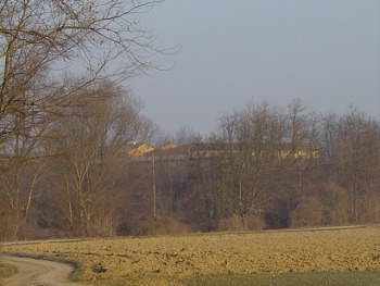 Cascina Stella in lontananza