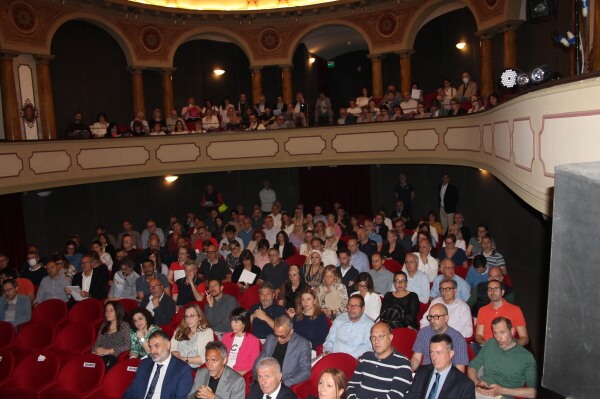 Un immagine del pubblico intervenuto al teatro Filo