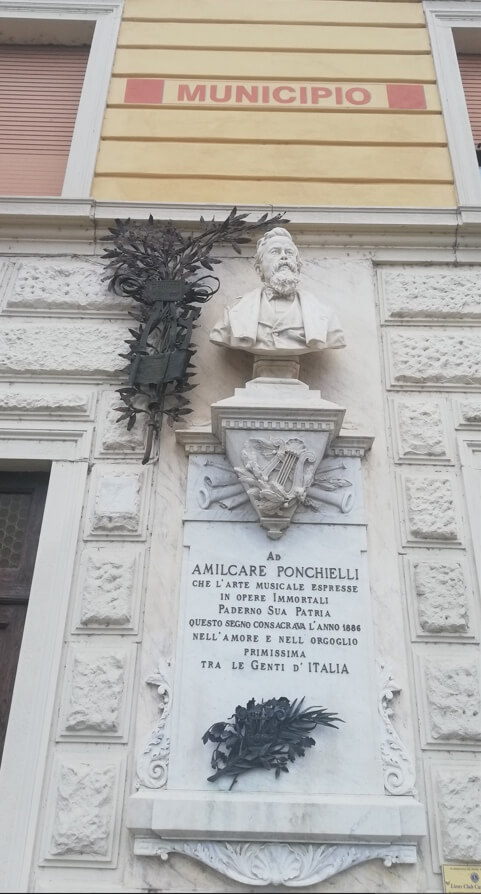 Targa commemorativa sul municipio di Paderno Ponchielli